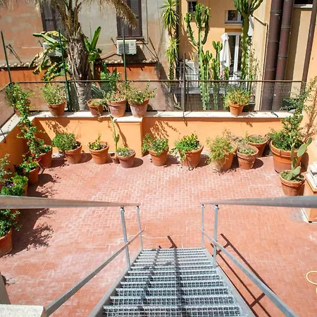 Charme & Chic Luxury
