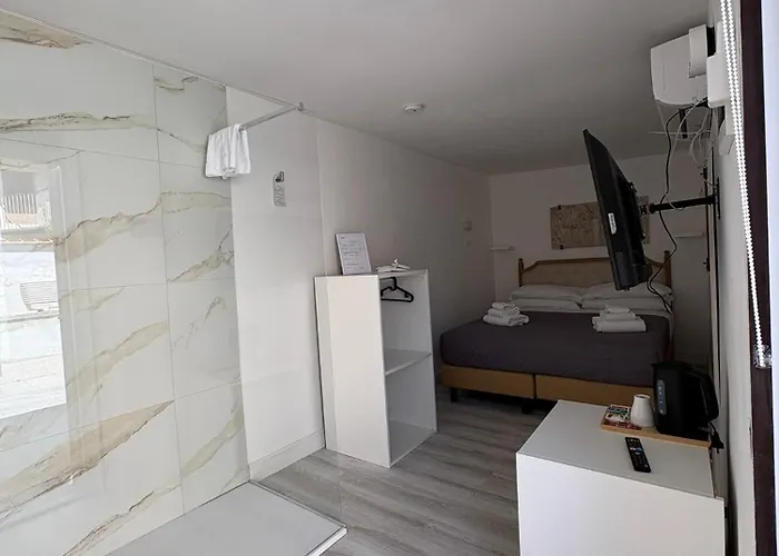 Charme & Chic Luxury Guest house